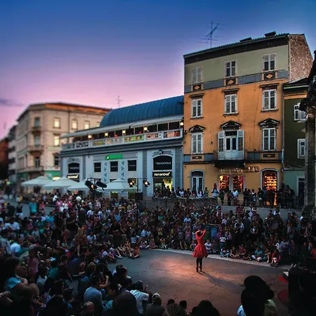 Stunning In With Wifi Апартаменты Пула